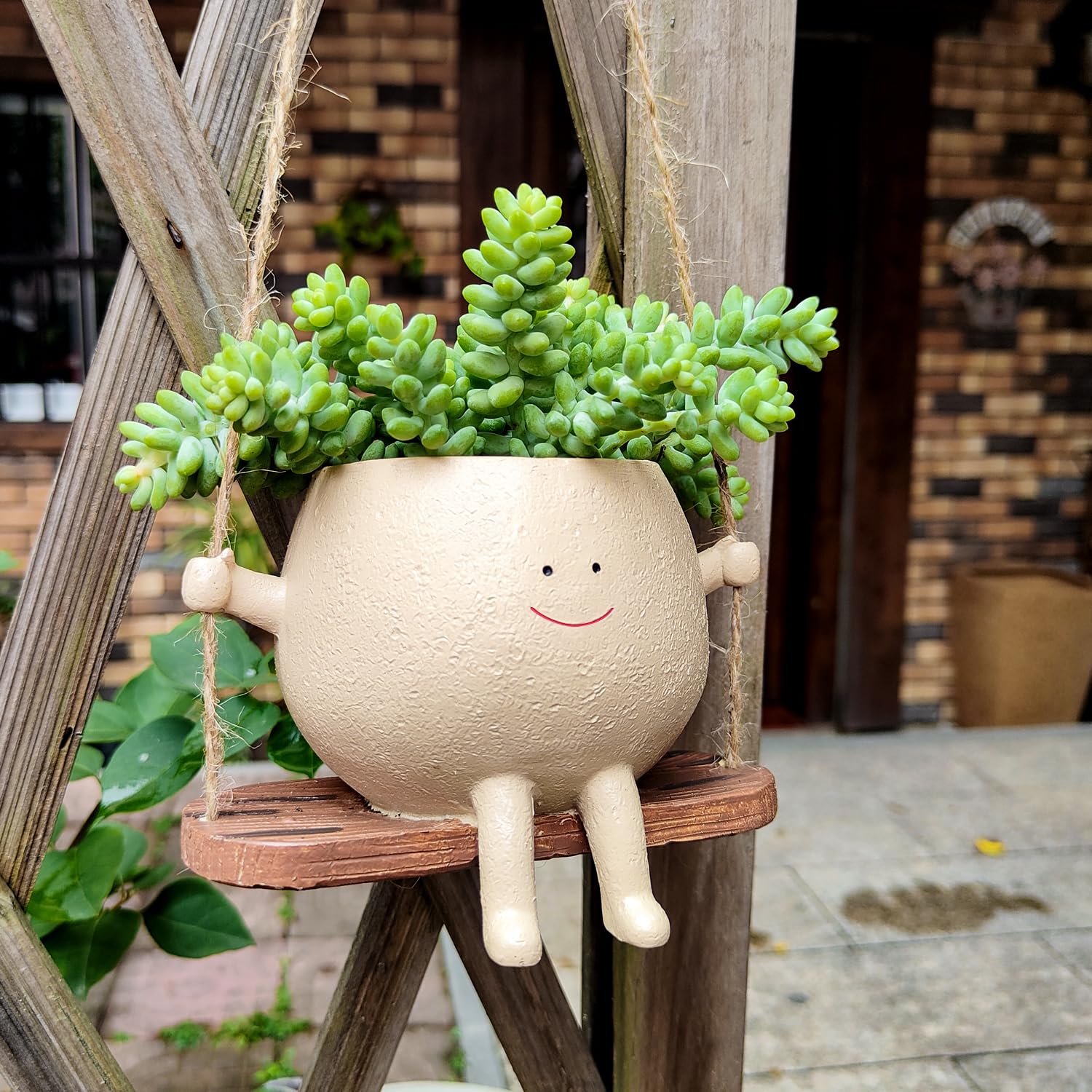 SwayBud™ - Swinging Plant Pot